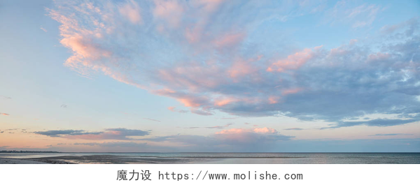 美丽壮观的云海日出自然风光日落时分多云的大海